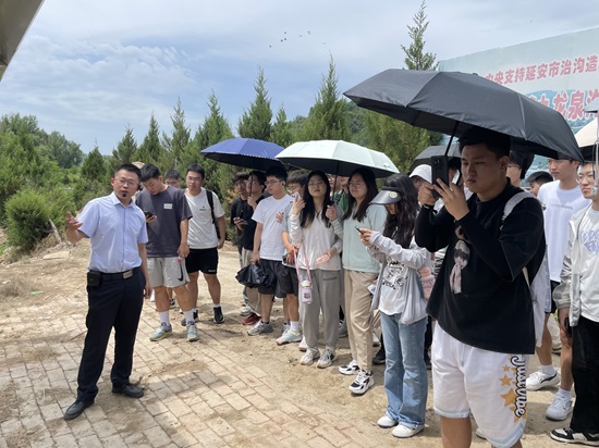 13日，，，，，南泥湾治沟造地树模项目现场教学（延循分公司）.jpg